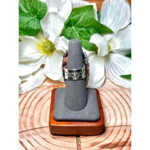 Anillo de Plata de Ley Chapado en Oro Rosa con Turquesa del Lago Carica, Hecho por Artesanos Navajo, Talla 8, Engaste de Bisel, Incrustaciones de Acero Inoxidable, Número, Regalo - Product Image 4