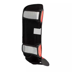 Venta al por mayor elástico personalizado propia fábrica al por mayor espinilleras de boxeo espinilleras protectores de empeine extraíbles Almohadillas protectoras azules - Product Image 1