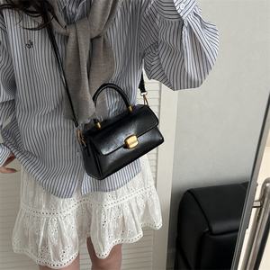 Sac <span class=keywords><strong>à</strong></span> bandoulière élégant en cuir PU haut de gamme pour femme, pochette messager <span class=keywords><strong>à</strong></span> <span class=keywords><strong>rabat</strong></span>, idéal pour un usage quotidien - Collection 2026 - Product Image 6
