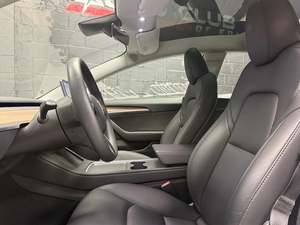 Increíble Tesla Model 3 RWD 2023 en perfectas condiciones con poco kilometraje en stock, ofrecido a una oferta increíble que no querrás perderte - Product Image 5