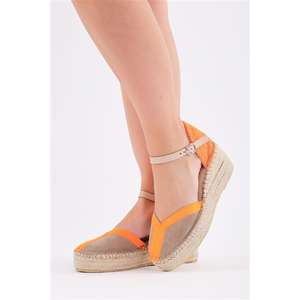 Alpargata cerrada con punta en cuña - Product Image 5