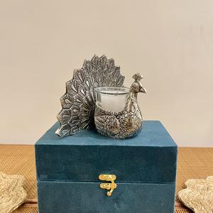 Grand porte-bougie en verre avec paon plaqué argent pour la décoration de la maison - Product Image 3