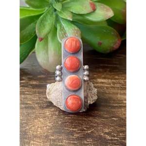 Anillo de hombre Harold Joe Spiny Oys y plata de ley, talla 5, con patrón geométrico y engaste de coral para uso diario - Product Image 1