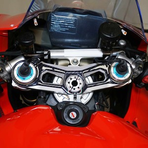 Controlador de Aceleración para Ducati Panigale V4 2018-2024, Placa de Horquilla de Dirección 3D Autoadhesiva - Product Image 1