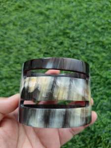 Brazalete Ecológico de Cuerno Natural, Hecho a Mano, Acabado Pulido, Elegante y Moderno, Joyería de Moda para Mujer - Product Image 4