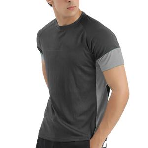 Camiseta deportiva de corte regular, personalizada para gimnasio, con paneles de diseño, media manga, logo impreso, para correr, elástica y lisa. - Product Image 6