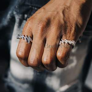 Hip hop New Style Iced Out Skull Ring avec diamants ronds sertis en argent sterling 925 éblouit avec luxe et style - Product Image 2