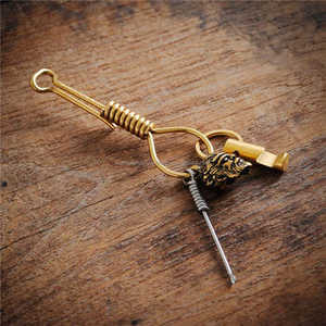 Porte-clés ouvre-bouteille de bière en laiton au design moderne avec finition or parfait pour les bars hôtels et ouvre-bouteille à usage quotidien - Product Image 5