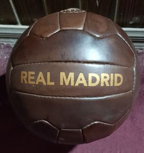 Ballon de football en cuir de qualité supérieure pour des performances et une durabilité ultimes - Product Image 3