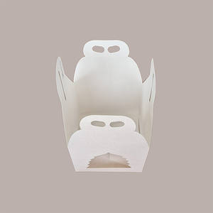 Ensemble de 10 boîtes cadeaux carrées hautes pour panettone, poignée, carton blanc, effet cuir, graphismes, fenêtre en PVC, arbre, Noël, vacances - Product Image 1