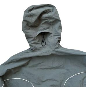 Sudaderas con capucha cortavientos transpirables ligeras de secado rápido personalizadas para hombre para gimnasio y deportes al aire libre chaqueta reflectante a prueba de viento - Product Image 5