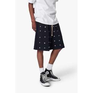 Shorts amples en molleton 100 % coton teint en pièce avec boutons sur toute la surface - Product Image 4