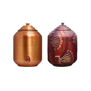 Distributeur d'eau en cuivre andmade avec un design martelé artistique parfait pour les restaurants studios de yoga favorisant le bien-être - Product Image 6