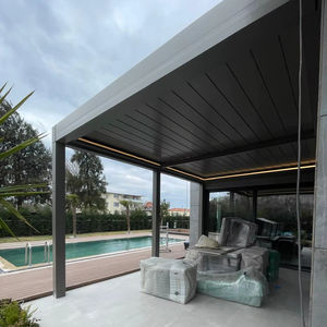 Pergola bioclimatique sur mesure avec un style moderne élégant pour les solutions d'ombrage extérieur  PERGOLA BIOCLIMATIQUE - Product Image 1
