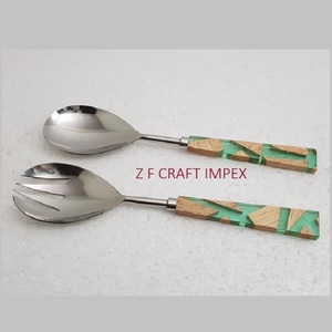 Cuillères de service à salade en acier inoxydable plaqué or avec poignée en résine incrustée de laiton bicolore Nouveaux outils de serveur à salade de conception tendance - Product Image 3