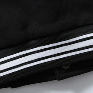 Vente en gros de vestes et manteaux universitaires unis pour hommes vestes noires brodées blouson aviateur à logo personnalisé - Product Image 5