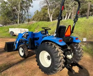 Tracteur agricole TT75 T7.225 d'occasion en bon état, 150 CV, faible consommation de carburant, avec pompe et roulement - Product Image 4