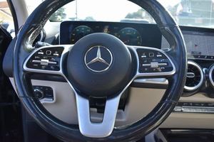 รถ SUV 4MATIC CROSSOVER ปี 2021 ยี่ห้อเมอร์เซเดสเบนซ์ GLB 250 สภาพดี ใช้งานแล้ว กำลัง 221 แรงม้า เครื่องยนต์ 2 ลิตร 14  พร้อมส่ง - Product Image 2