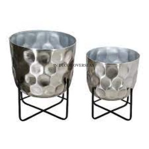 Vente chaude Moderne Creative Art Unique Designer Texture Plaqué Or Jardinière En Métal De Qualité Supérieure Avec Fourniture De Stand De Couleur Noire - Product Image 3