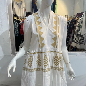 Robe décontractée pour femmes de créateur avec col en V manches trois-quarts broderie ukrainienne 100% coton taille libre taille naturelle - Product Image 1