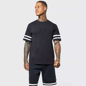 Qualité supérieure 2025 vente en gros hommes deux pièces ensemble chaud nouveau haute qualité hommes été t-shirt et ensemble court - Product Image 3