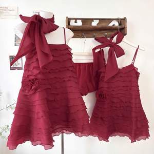 Conjunto Casual de Top Sin Mangas y Pantalones Cortos de Gasa con Volantes Color Vino Tinto Personalizado para Mujer - Product Image 3