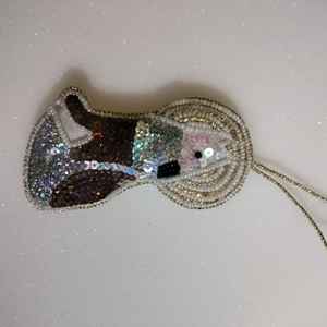 Llavero Elegante con Diseño de Botella de Jugo, Bordado a Mano con Cuentas Multicolores, Tela Ecológica, Adorno Navideño Bonito y Original - Product Image 5