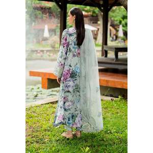 ชุดสูทผ้าพิมพ์ลายดิจิทัลสำหรับผู้หญิง Baroque-3PC พร้อมผ้าคลุมไหล่ปักลายออร์แกนซ่าและกางเกงพิมพ์ลาย-BIC-1062 - Product Image 2