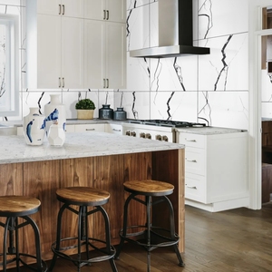 Finition marbre itallian de couleur blanche aux tons froids avec finition de surface de qualité supérieure Carreaux muraux en porcelaine 600x600mm pour la décoration intérieure - Product Image 1