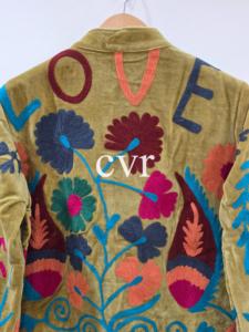 Abrigo Ecológico Uzbeko Bordado para Mujer, Abrigo de Lujo Hecho a Mano con Terciopelo Suzani, Estilo Boho para Fiestas de Invierno - Product Image 4
