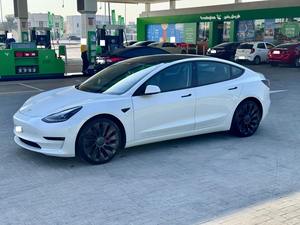 Tesla Model 3 Performance (AWD) - Autonomie de 601 à 700 km, puissance totale de 250 à 300 ch - Product Image 4