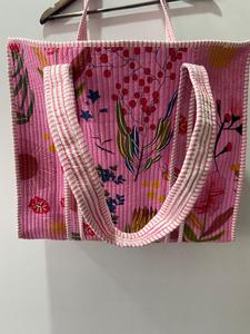 Bolsa de Mano Grande de Algodón Hecha a Mano, Color Turquesa, Acolchada, con Bordado Rojo, Cierre de Cremallera, Moderna, para Uso Diario y Viajes - Product Image 6