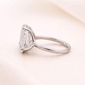 Anillo de Dos Piedras con Diamantes Cultivados en Laboratorio |   Corte Esmeralda y Forma de Pera |   Joyería Fina para Mujer en Plata de Ley 925 con Baño de Rodio Vintage - Product Image 2