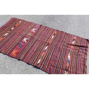 Alfombra Kilim de 4.3x7.8 pies, Alfombra Turca Vintage, Alfombra con Estampado Animal Rojo y Azul - Product Image 3