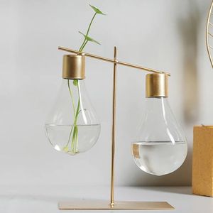 Jarrón de Flores Moderno TQC, Diseño Dorado en Aluminio, Ecológico, Ligero, Decorativo de Lujo para Mesa, Adorno para el Hogar - Product Image 1