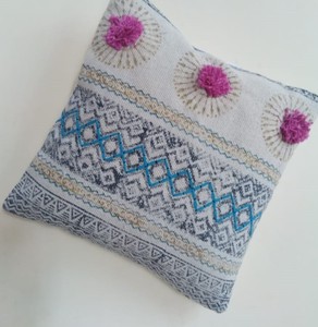 Hermosa y colorida de alta calidad con diseño de bordado sobre funda de cojín con mechones estilo funda de cojín con mechones - Product Image 2