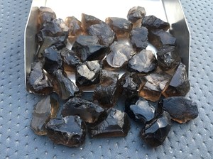 5ชิ้นหินควอทซ์สโมคกี้ธรรมชาติ22-26มม. อัญมณีหลวมของแท้สำหรับคริสตัลบำบัดขนาดหยาบ - Product Image 2