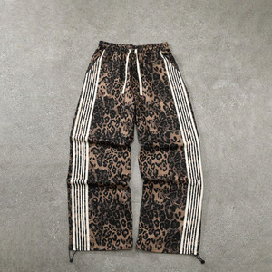 Biểu Tượng Tùy Chỉnh Mồ Hôi Chạy Bộ Bông Leopard In Baggy Quá Khổ Theo Dõi Quần Lông Cừu Sọc Mồ Hôi - Product Image 1