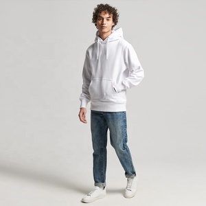 Sweat à capuche en polaire pour homme, logo brodé durable, coupe ample, sweat à capuche écologique avec poche avant pour homme - Product Image 2