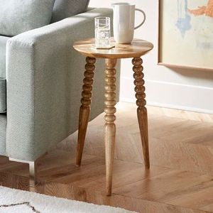 Mesa auxiliar de madera clásica moderna con una silueta refinada y un acabado de madera atrevido ideal para un elegante embellecimiento del espacio - Product Image 6