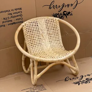 Tables de meubles artisanaux du Vietnam Chaises de noyau de rotin Nouveau design Chaises à bascule en rotin et bambou