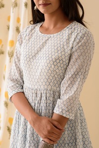 ชุดอินเดียและปากีสถานกางเกงสีขาวและสีฟ้ามีแผ่นรังผึ้งจากผู้ผลิตอินเดีย - Product Image 3