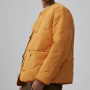 Chaqueta de edredón Chaqueta de forro acolchado de estilo sin cuello versátil para prendas de vestir exteriores informales Chaqueta acolchada ligera de alta calidad para hombres - Product Image 3