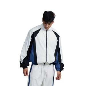 Conjunto personalizado de dos piezas para hombre, chaqueta cortavientos de nailon 100%, pantalones cortos, traje, chándal deportivo para correr - Product Image 2