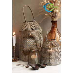 Pantallas de lámpara de araña de bambú de ratán hechas a mano perfectas para agregar un ambiente acogedor y rústico a cualquier habitación o espacio al aire libre - Product Image 3