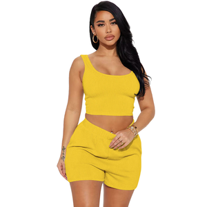Ensemble 2 pièces sans couture pour femme : crop top et short, disponible en jaune, rose et noir, idéal pour le sport, la gym, le fitness ou la détente. - Product Image 3
