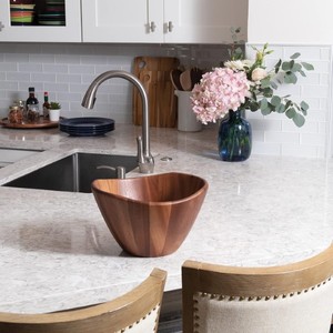 Bol à salade et de service en bois d'acacia fait main au design Art Déco - Product Image 4