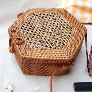 Sac bandoulière en rotin tressé à la main, sac à bandoulière bohème pour la plage, accessoire d'été - Product Image 6