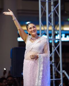 Nuevo 2024 último diseñador de alta demanda suave mariposa red Saree con 5MM Multy y lentejuelas bordado trabajo venta completa proveedor - Product Image 3