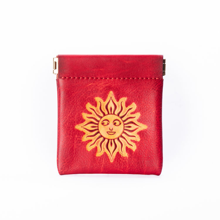 สีแดงเข้ม